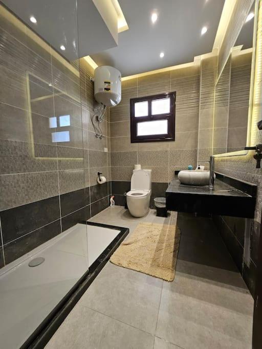 Luxury 2 Bedroom By A1 - 102 Apartment *