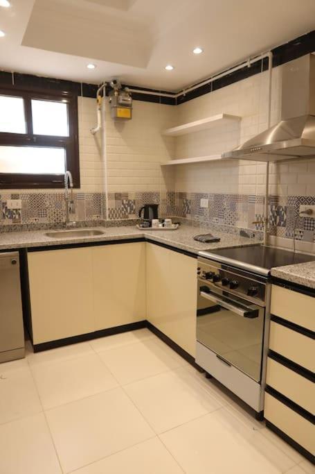 Luxury 2 Bedroom By A1 - 102 *